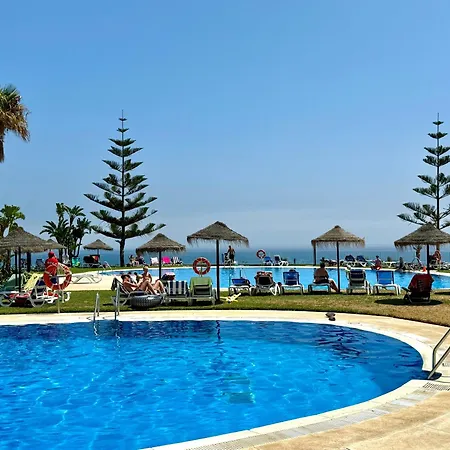 Daire Con Vistas Al Mar Y Piscina En *